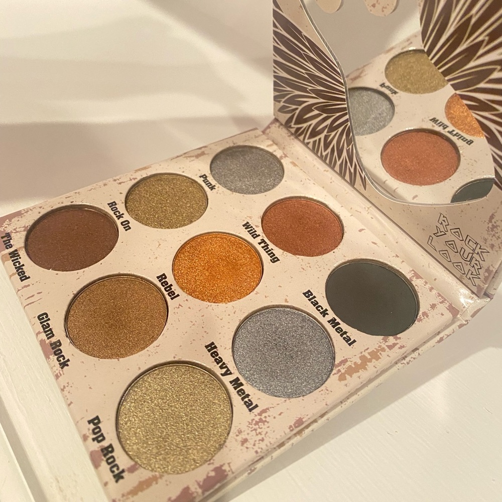 CROWN GLAM METALS 9 Pan palette ✨✨NEW✨✨